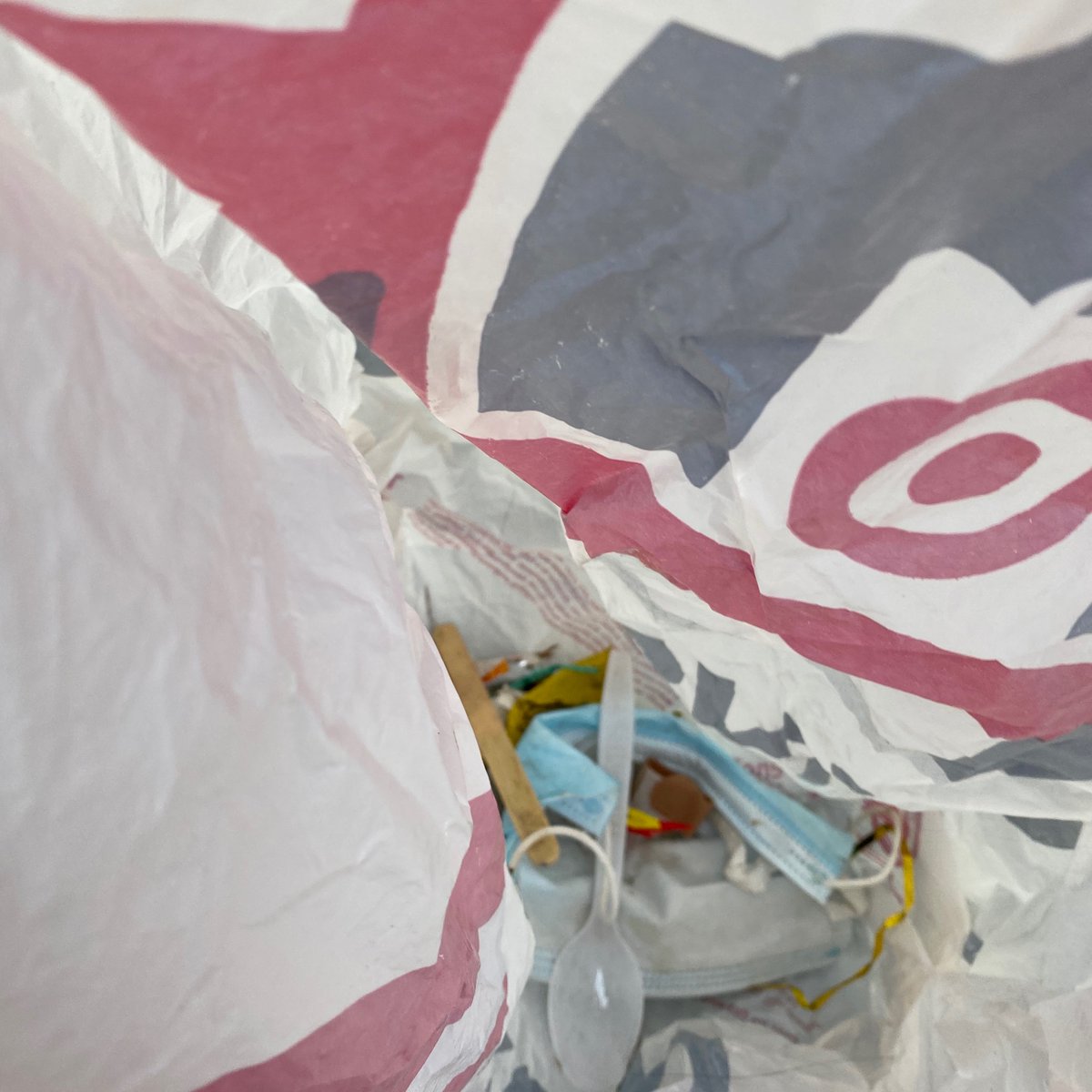 denton_parks's tweet photo. This Tuesday you can continue your civic duty by picking up #10OnTuesday at any park to help #MakeParksBetter! In less than 10 minutes we picked up several pieces of trash at Eureka 2, plus we played!! #ParksAndPlay https://t.co/2LPHGozBCO