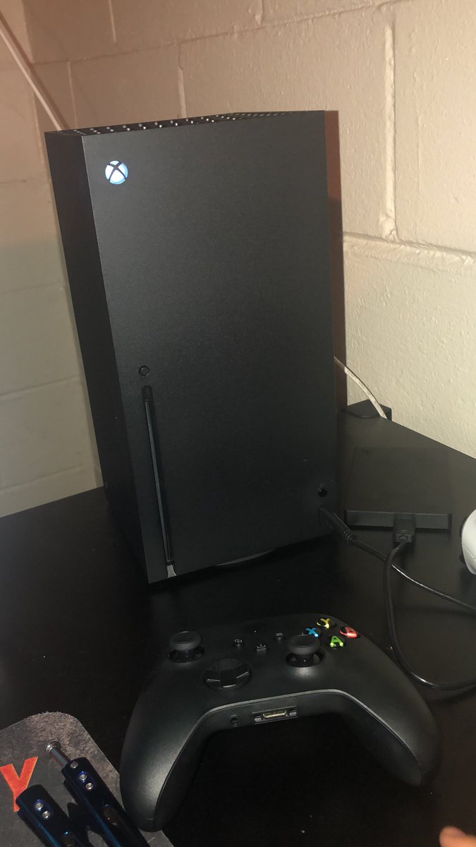 evandavis04's tweet photo. @Xbox Waited 5 hrs for it https://t.co/dD8i7oLdVr