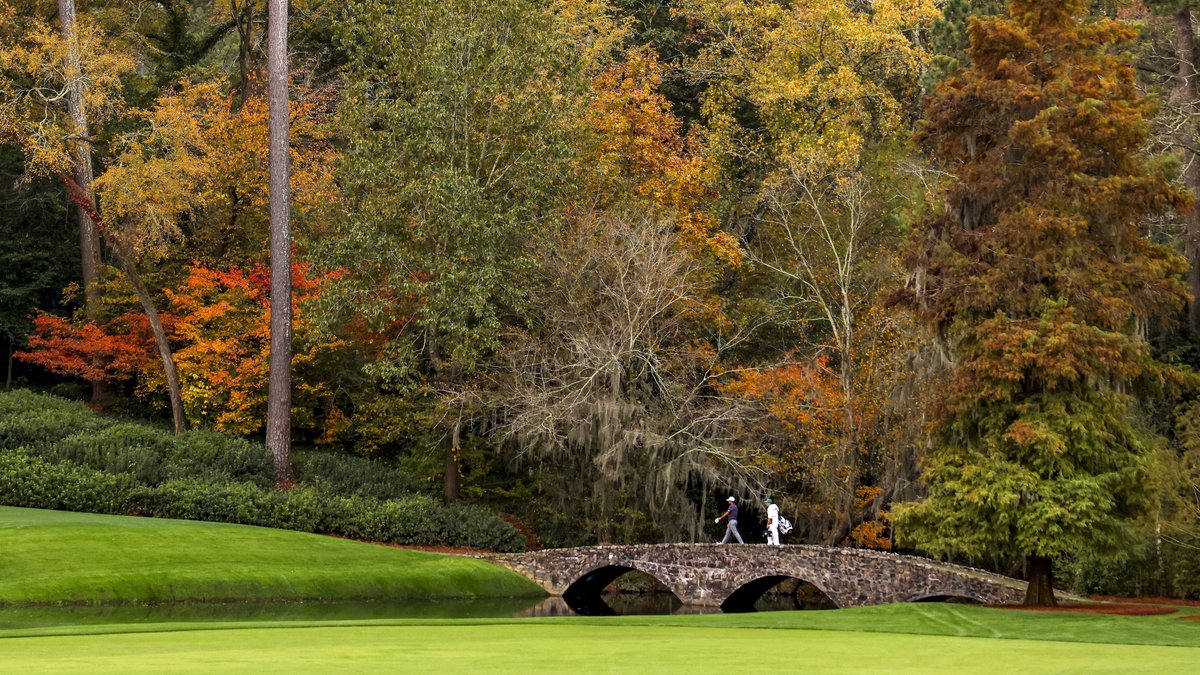 PGATOUR's tweet photo. Fall vibes at Augusta. ๐
Different look, same beauty. โณ https://t.co/FEk7vsRG1J
