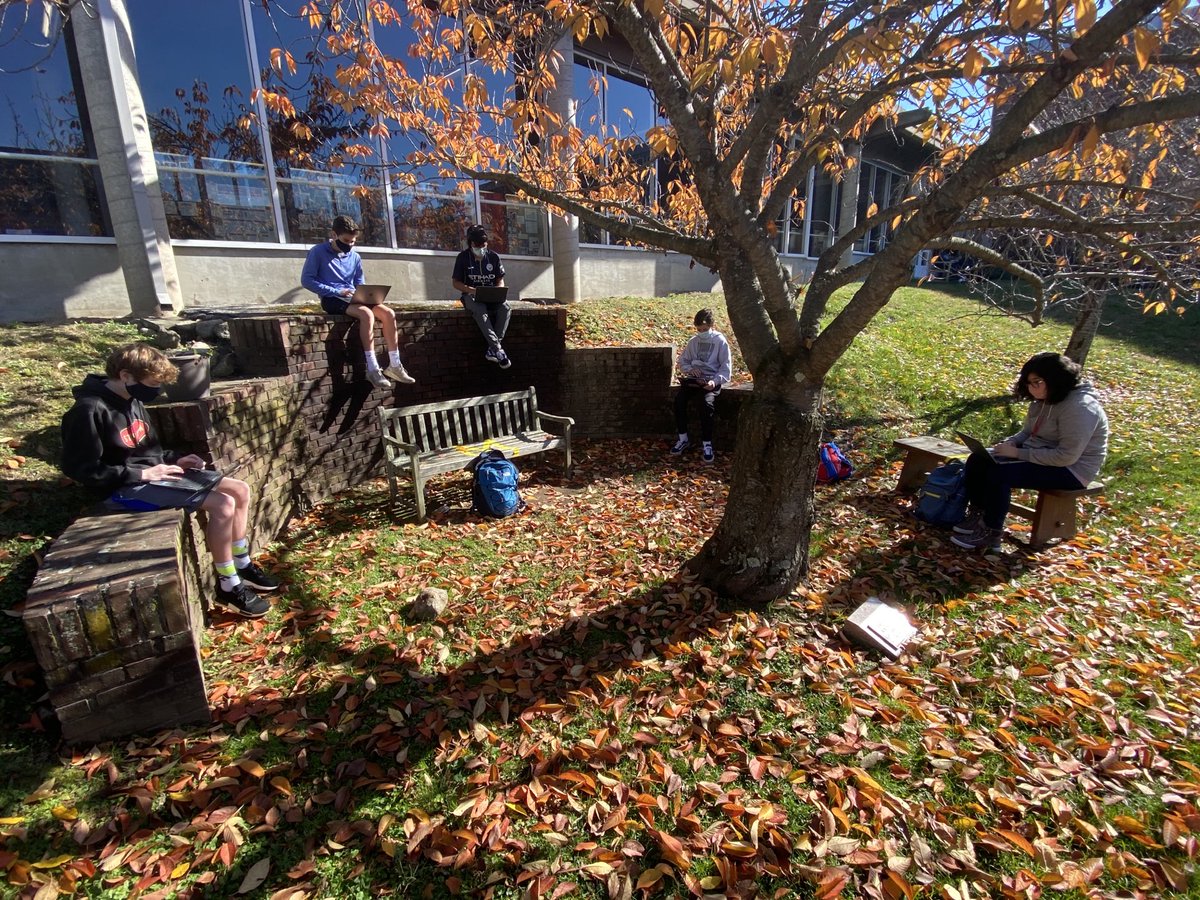 MissDBurke's tweet photo. 70 degrees in November means we are heading outside to finish up our research needed for our group projects! ⁦@GHSHeadmaster⁩ https://t.co/HJ4KJfrOrf