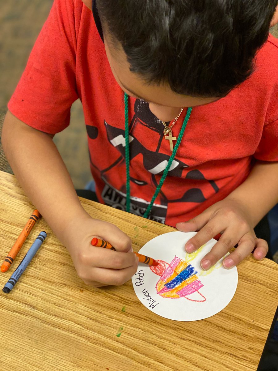 SLES_STEM's tweet photo. STATUS UPDATE:
SLES Students are designing their own Mission Patch to tell the story of our Mission to the Moon! #slesstem #moonmonth #FutureOfNASA #AmericasSchool 
💙🚀♥️🌕 https://t.co/ocHBURvIyn