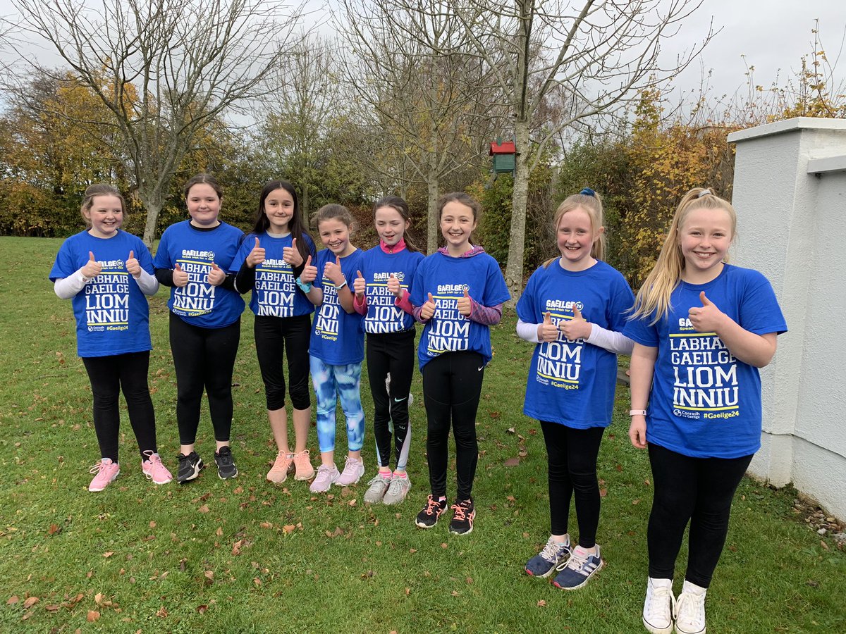 gaelscoildurlas's tweet photo. Gaeilge 24 ar siúl inniu....Ní hamháin Gaeilge á labhairt ar scoil don lá...ach sa bhaile is sa chodladh!! Iontach ó Rang 5 is 6 🙌 seisiùn HIIT fiú trí Ghaeilge!💪🏻@CnaG @GaelLinn @CoggOid @Gaeloid @ThurlesHour #baintriailas #cuplafocal #Gaeilge24 https://t.co/Kcn7xvDaP7
