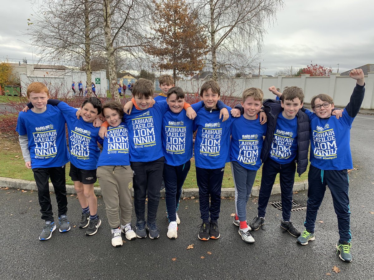 gaelscoildurlas's tweet photo. Gaeilge 24 ar siúl inniu....Ní hamháin Gaeilge á labhairt ar scoil don lá...ach sa bhaile is sa chodladh!! Iontach ó Rang 5 is 6 🙌 seisiùn HIIT fiú trí Ghaeilge!💪🏻@CnaG @GaelLinn @CoggOid @Gaeloid @ThurlesHour #baintriailas #cuplafocal #Gaeilge24 https://t.co/Kcn7xvDaP7