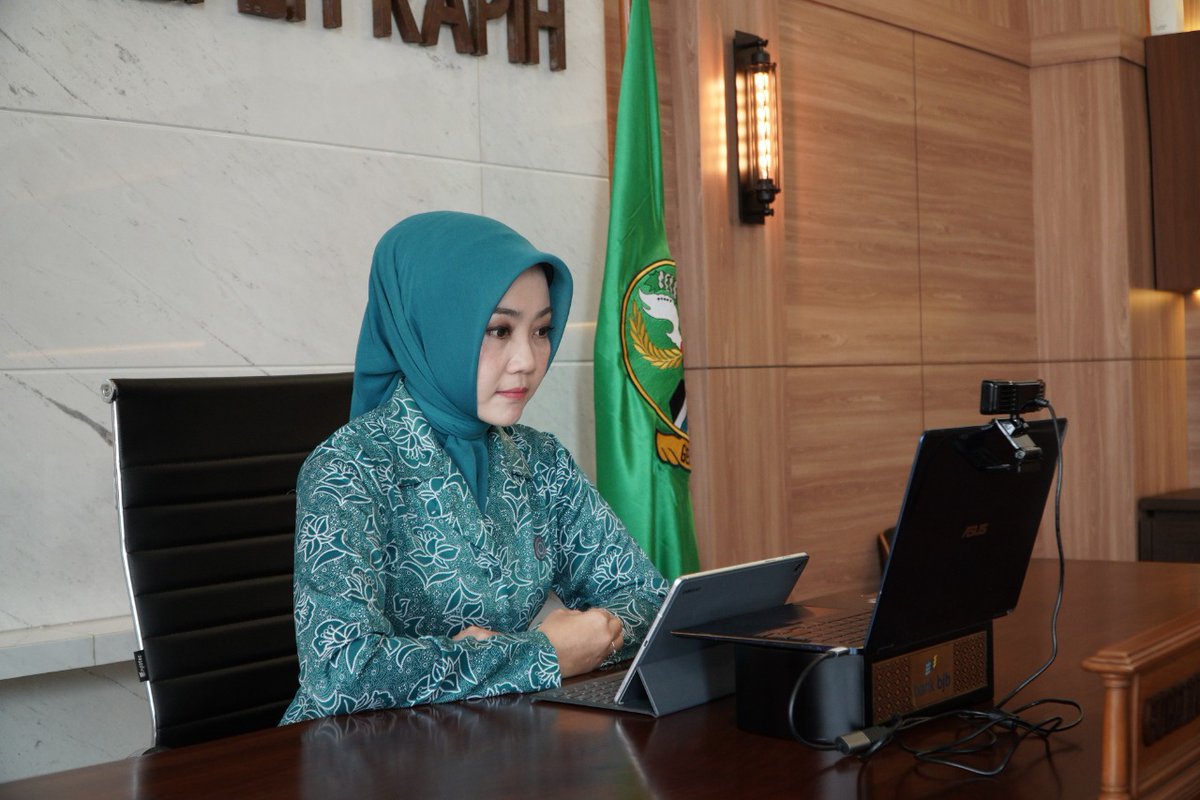 ata_lia's tweet photo. Membuka " Recheking Kesatuan Gerak PKK, Bangga Kencana, Kesehatan dan Posyandu Prov. Jabar 2020" (10-11-20)
 “Melalui Kesrak PKK, Bangga Kencana, Kesehatan, Kita Tingkatkan Kepedulian Bersama untuk Hidup Sehat &amp; Sejahtera dlm Adaptasi Kebiasaan Baru Menuju Indonesia Maju.”

 🙏♥️ https://t.co/RvXFOttWYZ