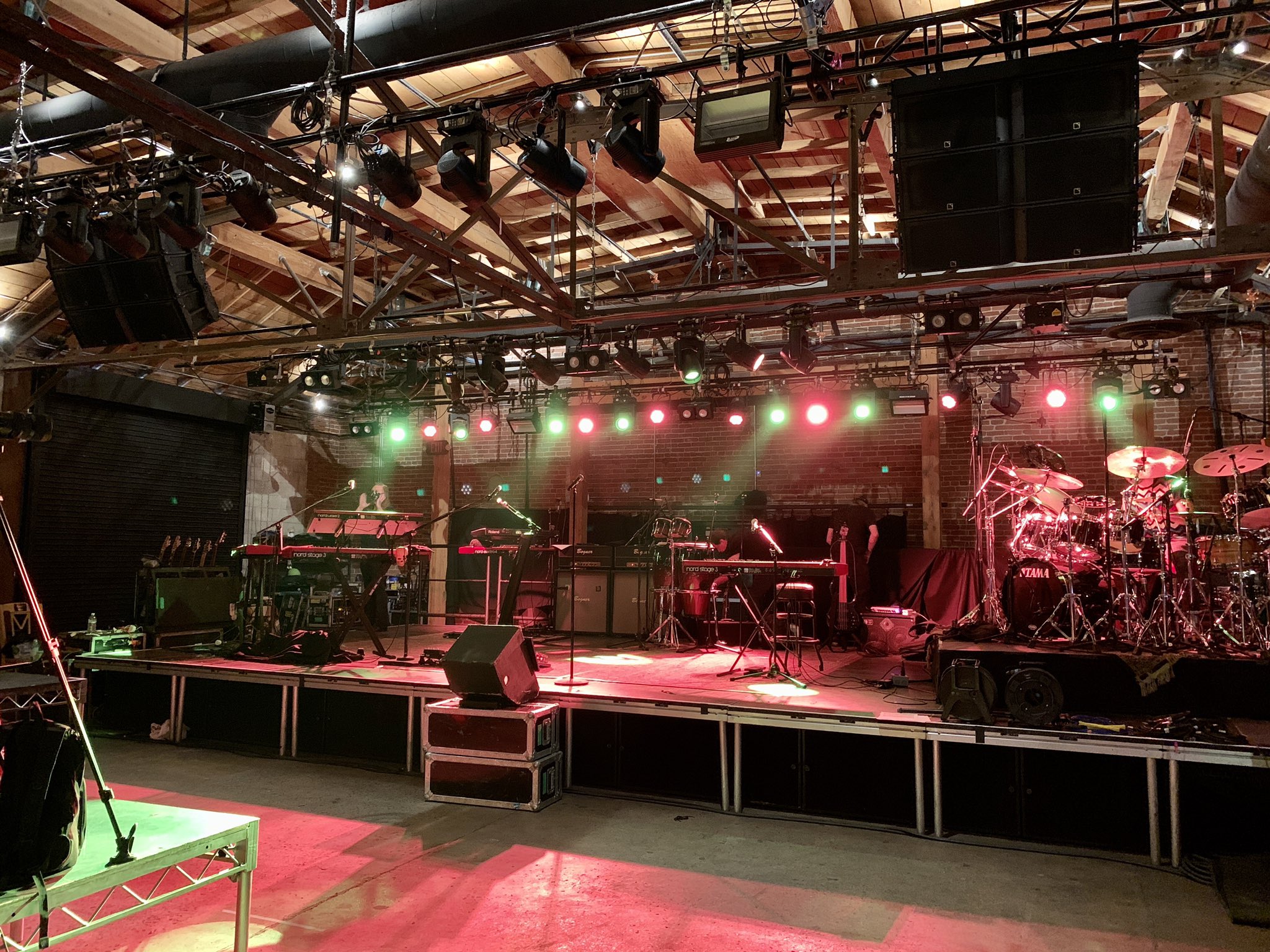 Toto Getting The Stage Ready For November 21st Got Your Tickets Yet T Co V7cfka1w2j T Co Gjwfv98oue Twitter