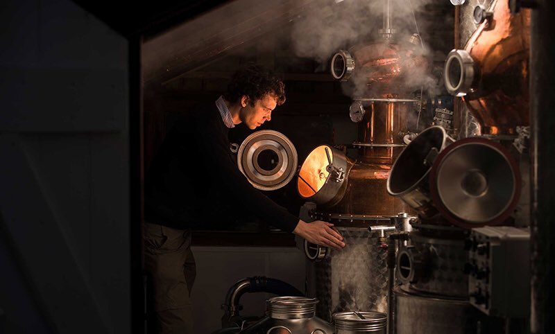 Posso finalmente partilhar a novidade. Numa parceria exclusiva, o Adegga apresenta em primeira mão o Ginout, o primeiro gin do mundo a ser envelhecido por dentro e por fora. Estágio em cascos de Vinho do Porto. As primeiras 50 garrafas são assinadas. adegga.com/product/ginout…