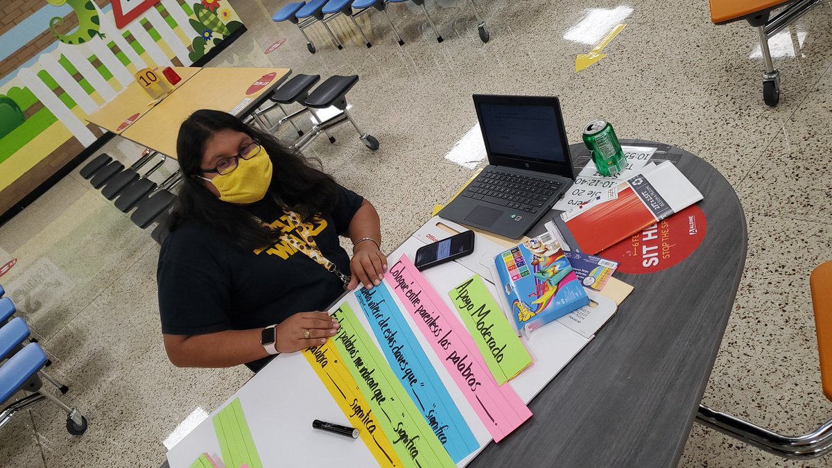nparedes2000's tweet photo. @BlackES_AISD language arts teachers working on creating sentence stems and anchor charts!
#MakeandTake session #Staylinked https://t.co/NVcPUY7d7l