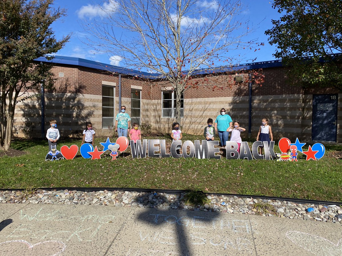 kntcher09's tweet photo. Back to school with House A! SO. MUCH.  FUN!!!  #adventuresinroom104 #kindergartenROCKS #ashlandsoar https://t.co/4juj6U4huI