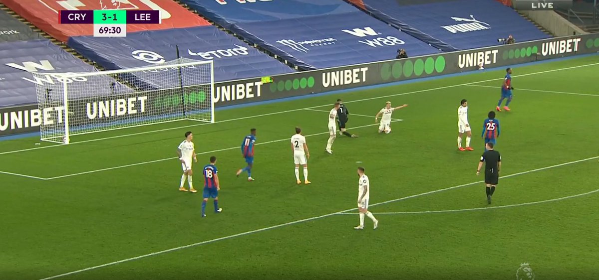 Needless to say, the players look pretty annoyed at Alioski... who seems to blame Struijk