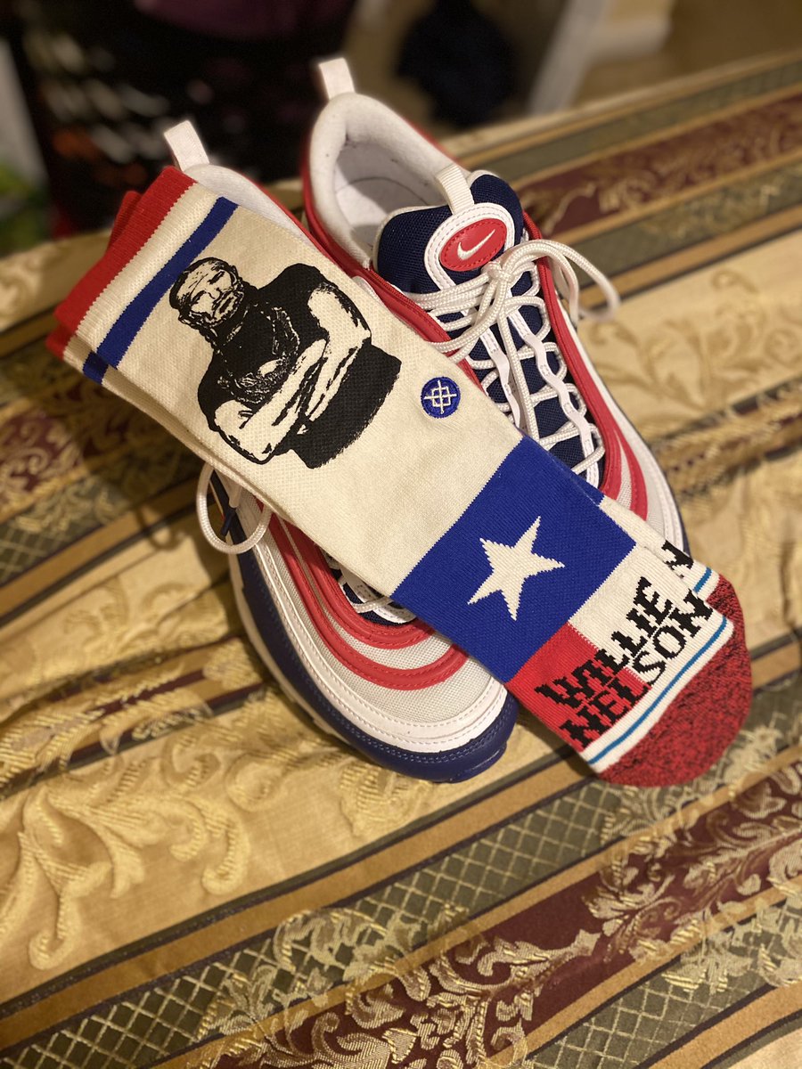 AnimeTrapmusic's tweet photo. #richsockclique #willenelson @ks197 @uncle_rjs @CoachWesSCF @RossSean177 @MagMr44 still trying to figure out the timer on this iPhone my foot will be in them next week 😂😂😂🤣🤣🤣 https://t.co/pr9VtfGpN2