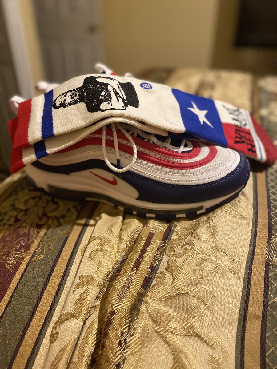 AnimeTrapmusic's tweet photo. #richsockclique #willenelson @ks197 @uncle_rjs @CoachWesSCF @RossSean177 @MagMr44 still trying to figure out the timer on this iPhone my foot will be in them next week 😂😂😂🤣🤣🤣 https://t.co/pr9VtfGpN2