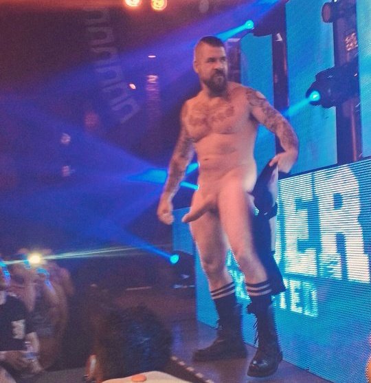 Rare photo of daddy at his show here in Brazil in 2017 📸

| <a href="/RoccoSteeleNYC/">ROCCO</a> 👑