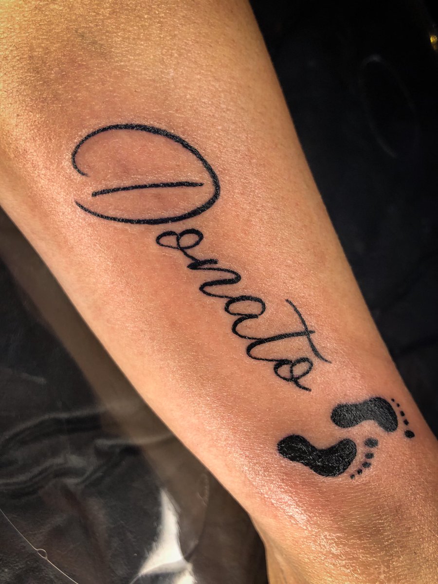 chuloMtzTATTOO's tweet photo. Gracias por la confianza ! @monicasaccani684 @pinche.studio #graciassiempre #tattoosliners #tattoblack #blacktattoo #lettering #letteringtattoo #cursiva #cursivatattoo #letrascursivas #familia👪 #familiatattoo #tattoodelicados🤗🤙🤘🤞 #familytattoo https://t.co/ELGwtUljTZ