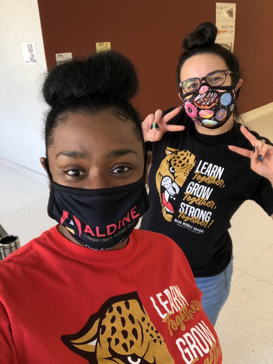 ldlandry2017's tweet photo. You’re not alone on your road to college. I found my Shirt Twin and my BUN twin ☺️😂 #MeadGenTx #MeadJagLife @Mariela06467851 @LKing703 @MeadMS_AISD https://t.co/gmH65KxDHG