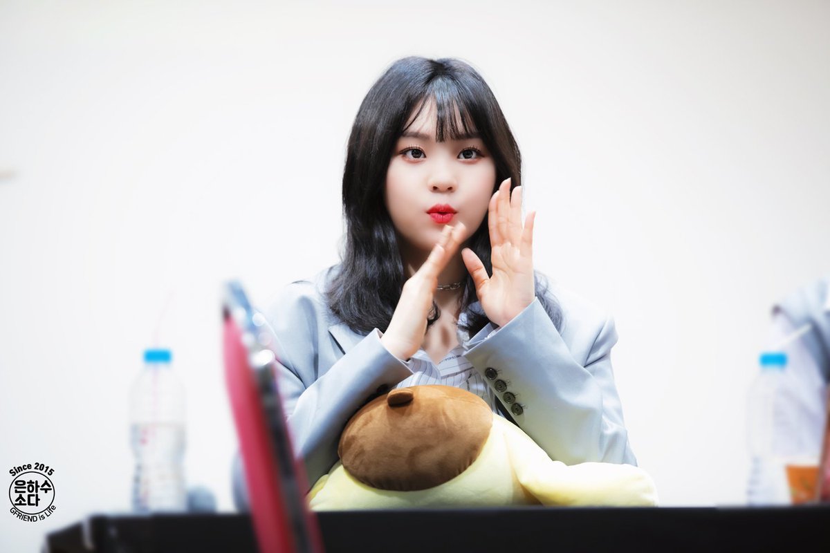 MilkywaySoda116's tweet photo. #回LABYRINTH #교차로 #상암
#Crossroads7thWin #GFRIEND66thWin
#Apple3rdWin #GFRIEND69thWin

2020.02.16 일요일
8th Mini Album 
'回 : LABYRINTH'
상암 팬사인회
엄지 4pic

#여자친구 #GFRIEND #엄지 #김예원
@GFRDofficial @GFRDofficialJP https://t.co/OzNzT6Xbbb