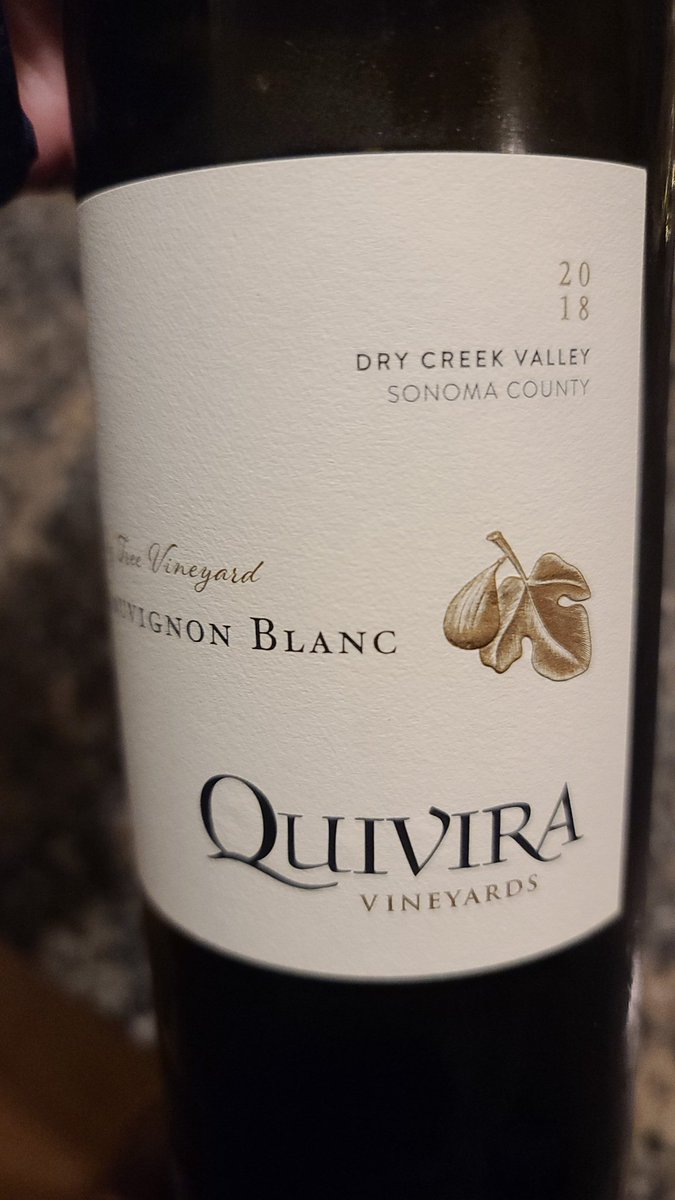 mdolan1's tweet photo. is this the best wine with Taco Bell?  #fatirishwineguy #sommselect #tacobell #wine https://t.co/wBE3PNwxZl
