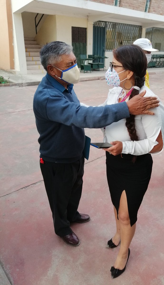 JassminVargasB's tweet photo. Nos encontramos en el barrio Bellavista con el  Director de la @AMTQuito Juan Manuel Aguirre, el Asambleísta Xavier Casanova, nos comprometimos a realizar todos los trámites correspondientes para hacer realidad el funcionamiento del Centro de Salud en Bellavista🤝🤝. https://t.co/5fqjmAyLOF