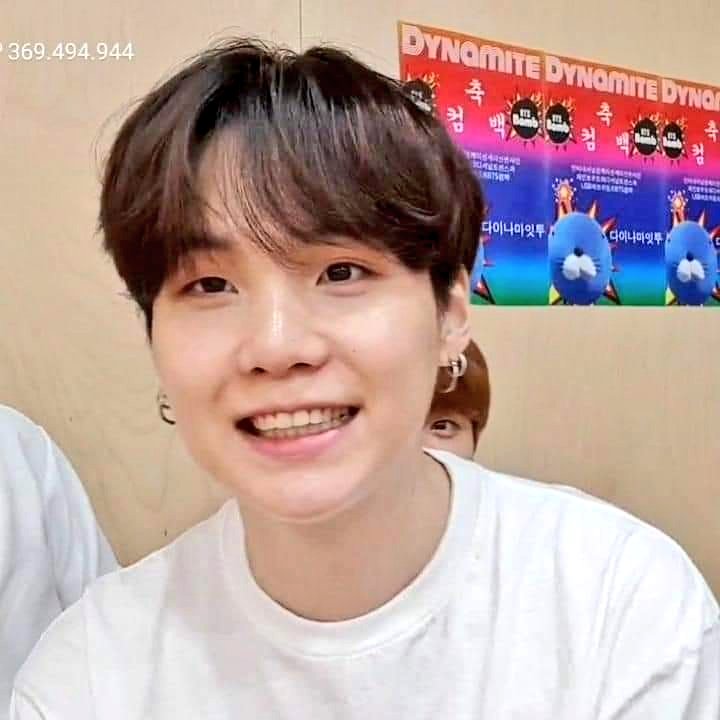ValeJk8's tweet photo. @bts_bighit joder tio porque carajos no traes a BTS a méxico https://t.co/UHbgMElYLC