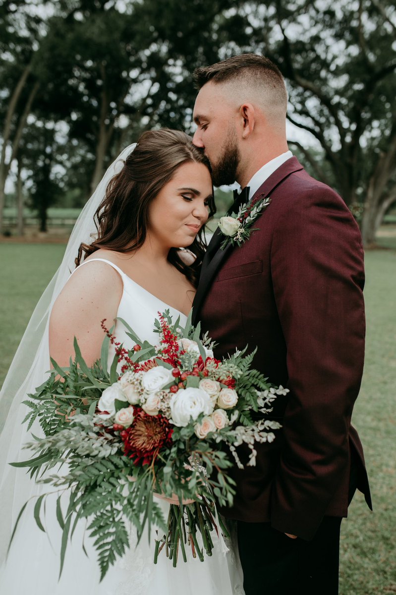 EmilyLaurynn's tweet photo. Meet Mr. &amp; Mrs. McKinnon 💗🥰👰💍 #McKinnon2020 https://t.co/Qy17MbkOiy