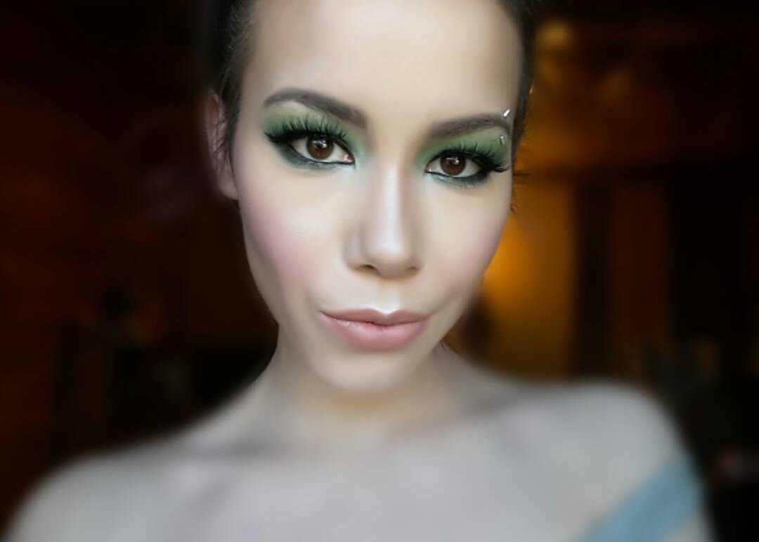 CandeeGlam's tweet photo. @JeffreeStar Yesssss! I totally agree. Love a green eyeshadow look! I hope to get my hands on the new palette 😘💚 https://t.co/V5iHuY5EJ4