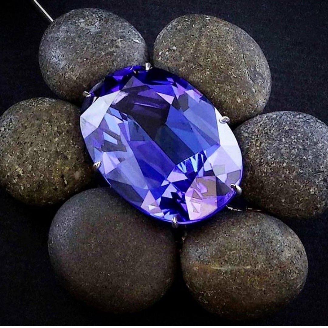 mutanispocket's tweet photo. Tanzanite is one of the most precious stones in the world. It can only be found near the foot of Mount Kilimanjaro in Tanzania. 

Traditionally, this violet gem was used by the Maasai as a gift to women after childbirth.

#Tanzania #preciousstones #maasai 

📷:@taffinjewelry https://t.co/LIIWA8E2T6
