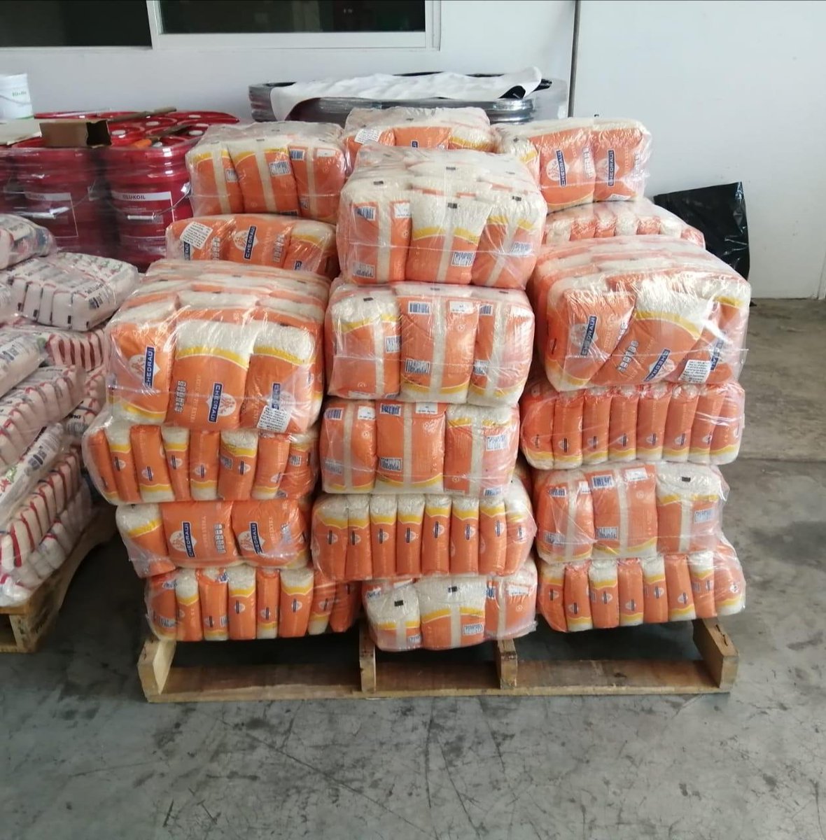 SRE_mx's tweet photo. Agradecemos las gestiones realizadas por el Embajador Víctor Koronelli, de @EmbRusiaMexico, y a @LUKOIL_int por el apoyo humanitario enviado a las zonas afectadas por las inundaciones en Tabasco.

Una vez más Rusia muestra su solidaridad con México. https://t.co/o8HTdxN5mz