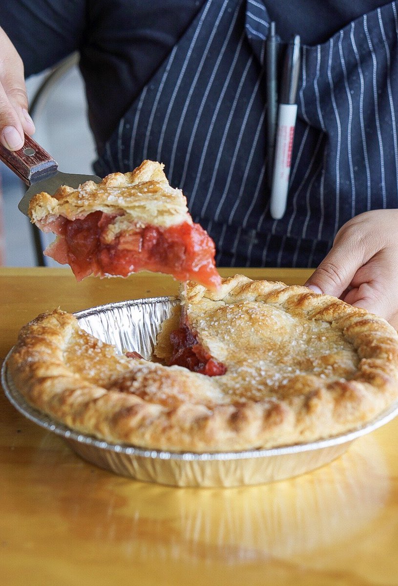 TravelCostaMesa's tweet photo. #Thanksgiving is around the corner, which means itβs time for the annual Pie and Pint sale at Toast Kitchen + Bakery! π₯§π¨ Now, which combo to choose? π€
#VisitCalifornia #TravelCostaMesa #RestoreCM #MaskUpOC
π·: @toastamesa on IG https://t.co/mLoxh5f7QA