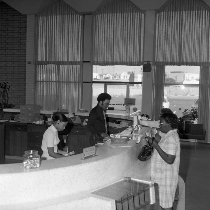 Black Owned Bank: Bank Of Finance and Broadway Federal Bank. https://twitter.com/demarcosmith/status/1318635913237254144?s=21