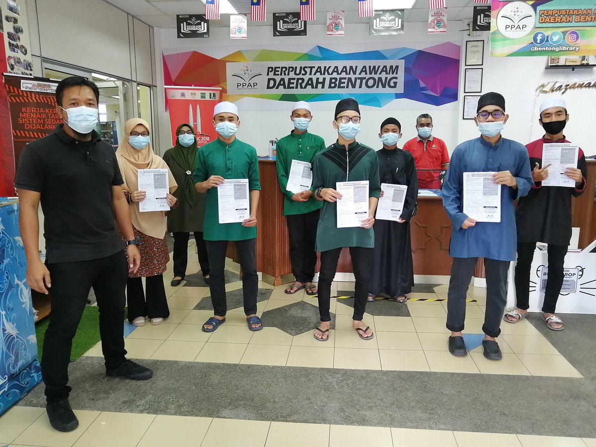 bentonglibrary's tweet photo. PAY IT FORWARD
10 Nov 2020

Alhamdulillah, 7 orang pelajar dari Maahad Dar Al-Abrar (Pusat Pengajian &amp; Pendidikan Islam) Bentong telah mendaftar menjadi ahli perpustakaan hasil sumbangan seorang Hamba Allah.
#selamatkembali https://t.co/IFMFEEVkoS