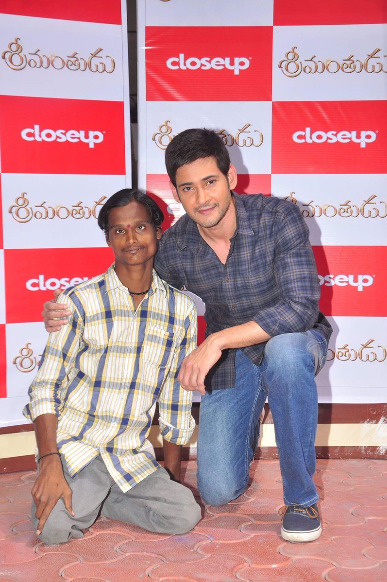 SVPMBfilm's tweet photo. Simplicity - Ego Level 🙏🙏
#VijayMaheshbabu👌👌
Irreplaceable Rulers for South India 🙌🙌🔥🔥
@actorvijay & @urstrulyMahesh
#MaheshBabu #SarkaruVaariPaata #Master
#BoxOfficeEmperorSSMB #MasterTeaser https://t.co/vCXj2WDBiC