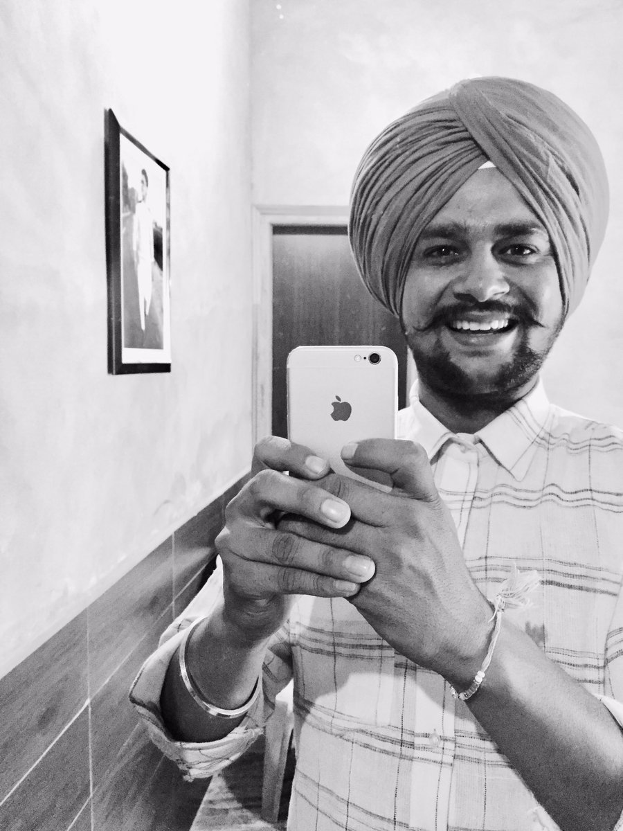 kranti_1994's tweet photo. “ਕੁੱਝ ਲੋਕਾਂ” ਨੂੰ ਮੈ ਵਧੀਆ ਨਹੀਂ ਲੱਗਦਾ ਤੇ                “ਕੁੱਝ ਲੋਕਾਂ” ਦੀ ਮੈ ਪਰਵਾਹ ਵੀ ਨੀ ਕਰਦਾ। https://t.co/rxuaFeBvH0