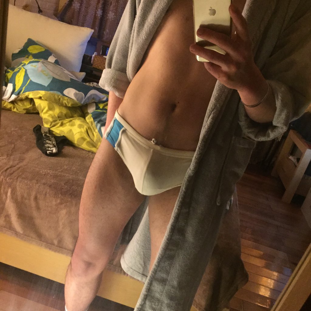 iPhone6716's tweet photo. 本人有一些自己的原味内裤想要出售；有人想要吗？条件可直接私信联系... https://t.co/deNPZ9MQQ3