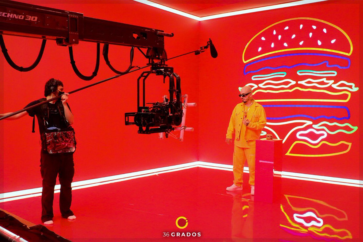 DanielPalgo's tweet photo. De esas cosas que te ponen creativo, que te retan, que te emocionan, que te asustan, que los hace sentir orgulloso.. 
Gracias @JBALVIN por inspirarme 🙏🏼 
La buena pikachu! 😂🤙🏽 https://t.co/IzeZ9wpfB3