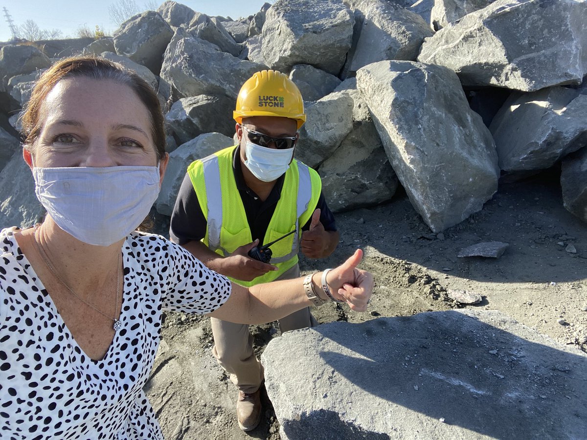 ahowellwjcc's tweet photo. Thank you Mr. Darren Prince @Luck_Stone for the BIG ROCK donation to @JBMS_WJCC ๐ท& awesome tour of the Richmond Quarry. Amazing! @MrsCHaskins @aaron_burkart
#spiritrock
#spiderstrong https://t.co/tUQbVckZGr