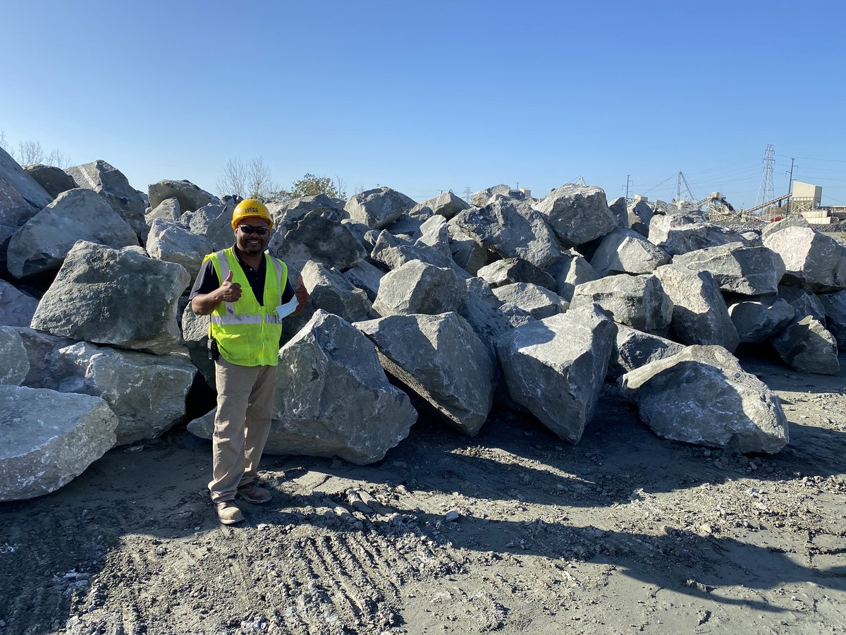 ahowellwjcc's tweet photo. Thank you Mr. Darren Prince @Luck_Stone for the BIG ROCK donation to @JBMS_WJCC ๐ท& awesome tour of the Richmond Quarry. Amazing! @MrsCHaskins @aaron_burkart
#spiritrock
#spiderstrong https://t.co/tUQbVckZGr