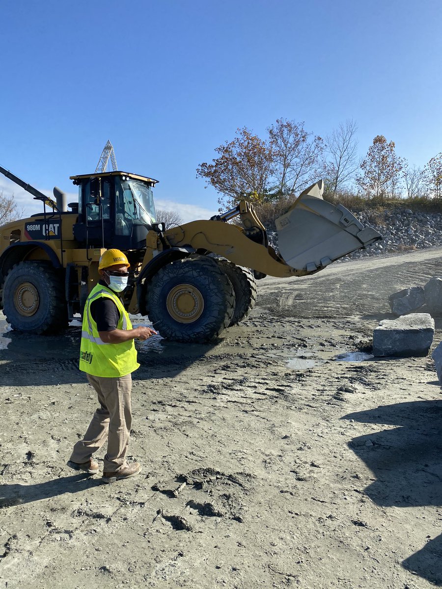 ahowellwjcc's tweet photo. Thank you Mr. Darren Prince @Luck_Stone for the BIG ROCK donation to @JBMS_WJCC ๐ท& awesome tour of the Richmond Quarry. Amazing! @MrsCHaskins @aaron_burkart
#spiritrock
#spiderstrong https://t.co/tUQbVckZGr