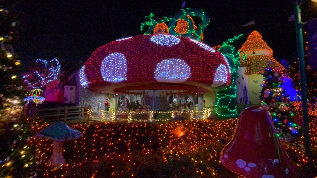 onthegoinmco's tweet photo. I am sooooo excited to be @GKTWVillage for #nightofamillionligjts!!! https://t.co/TtFh3YGafk