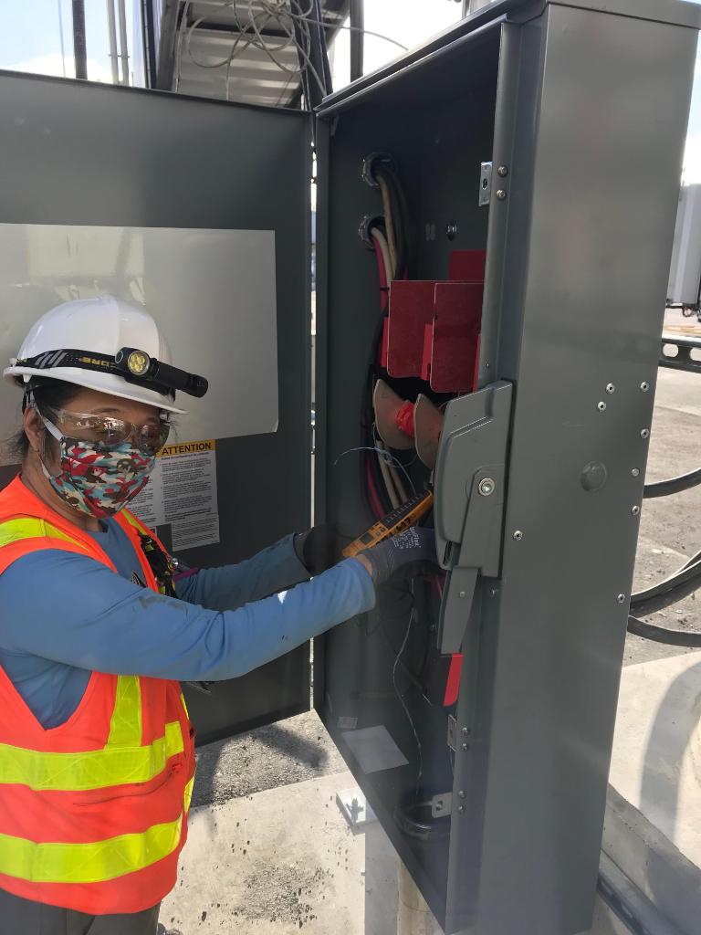 FlukeCorp's tweet photo. Continuing our celebration of #NationalApprenticeshipWeek, we'd like to feature another awesome apprentice.
Meet Dawn. T, a student at the San Mateo County Electrical Joint Apprenticeship & Training Center.
"My apprenticeship has shown me the vocation I never knew I wanted." https://t.co/cUGSIlyr52