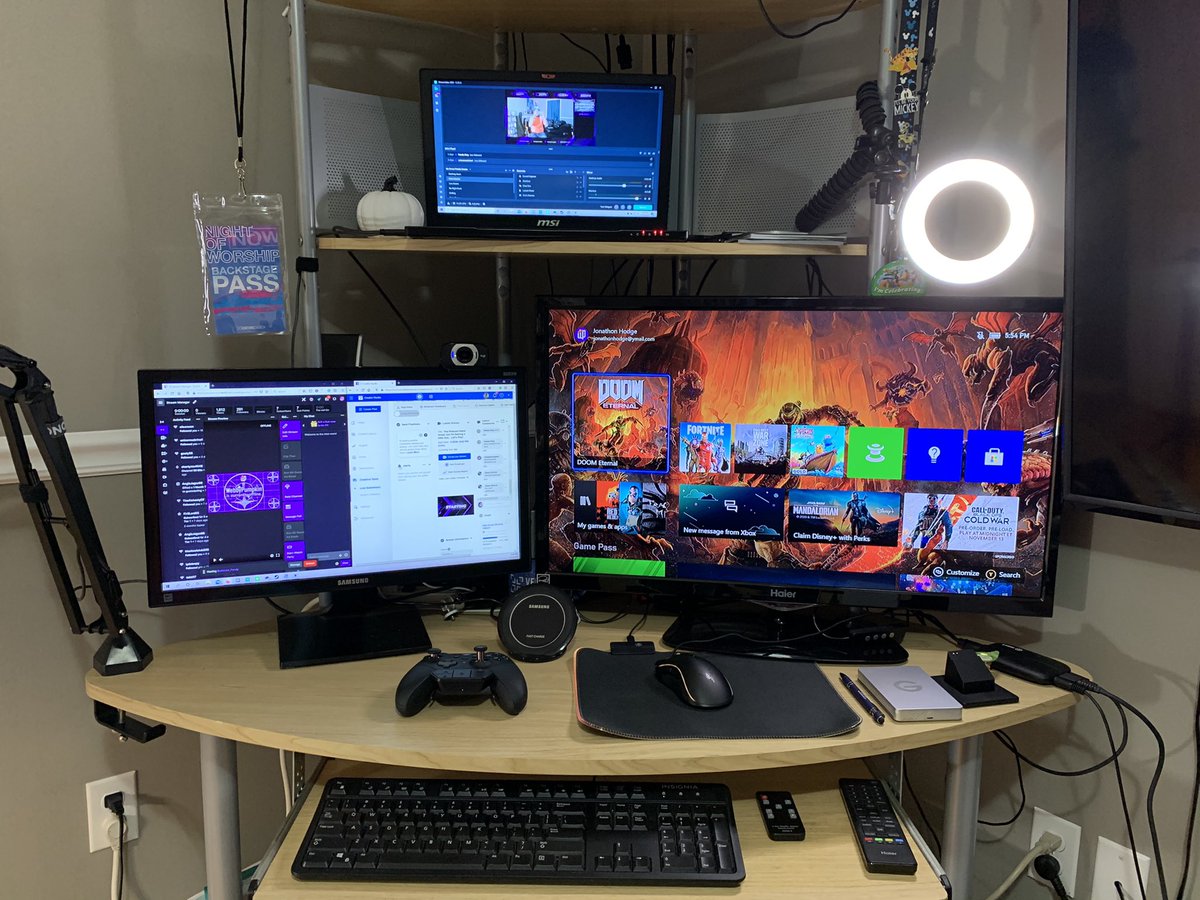 WebbyPumpkin's tweet photo. New Streaming Setup and I am STOKED about it!!!!! 

#streaming #streamingsetup #setup https://t.co/fROOzEr7r0