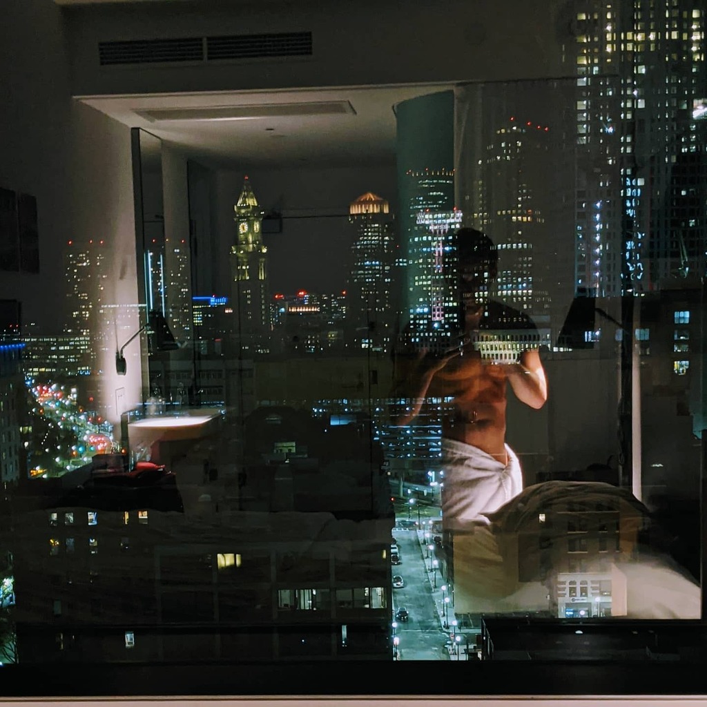 thenursegreg's tweet photo. I really like this night time city view motif thing I've got going 🌆
.
.
.
#boston #bostonviews #bostonview #downtownboston #bostonatnight  #cityscapes #cityscapephotography #clickcity #letmetakeaselfie #citizenm  #citizenmhotel https://t.co/eveT0C9LNW https://t.co/tnrKpmD3CK