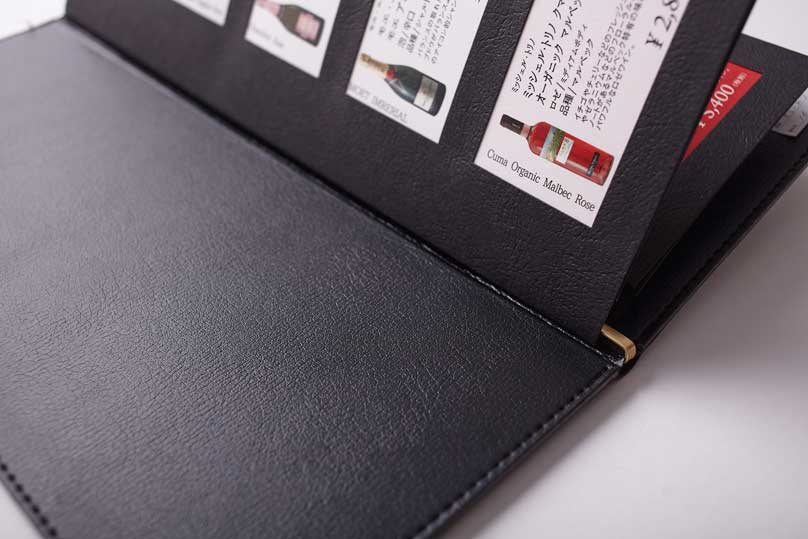 メニューの装釘 Shisaku Hpで事例更新やってます シックな装いのワインメニューブック 本文で世界観を存分に表現できます 居酒屋 バー 変形サイズ メニューピン 合皮 本革 ビニールレザー 木材 特殊紙 カジュアル かっこいい こだわり