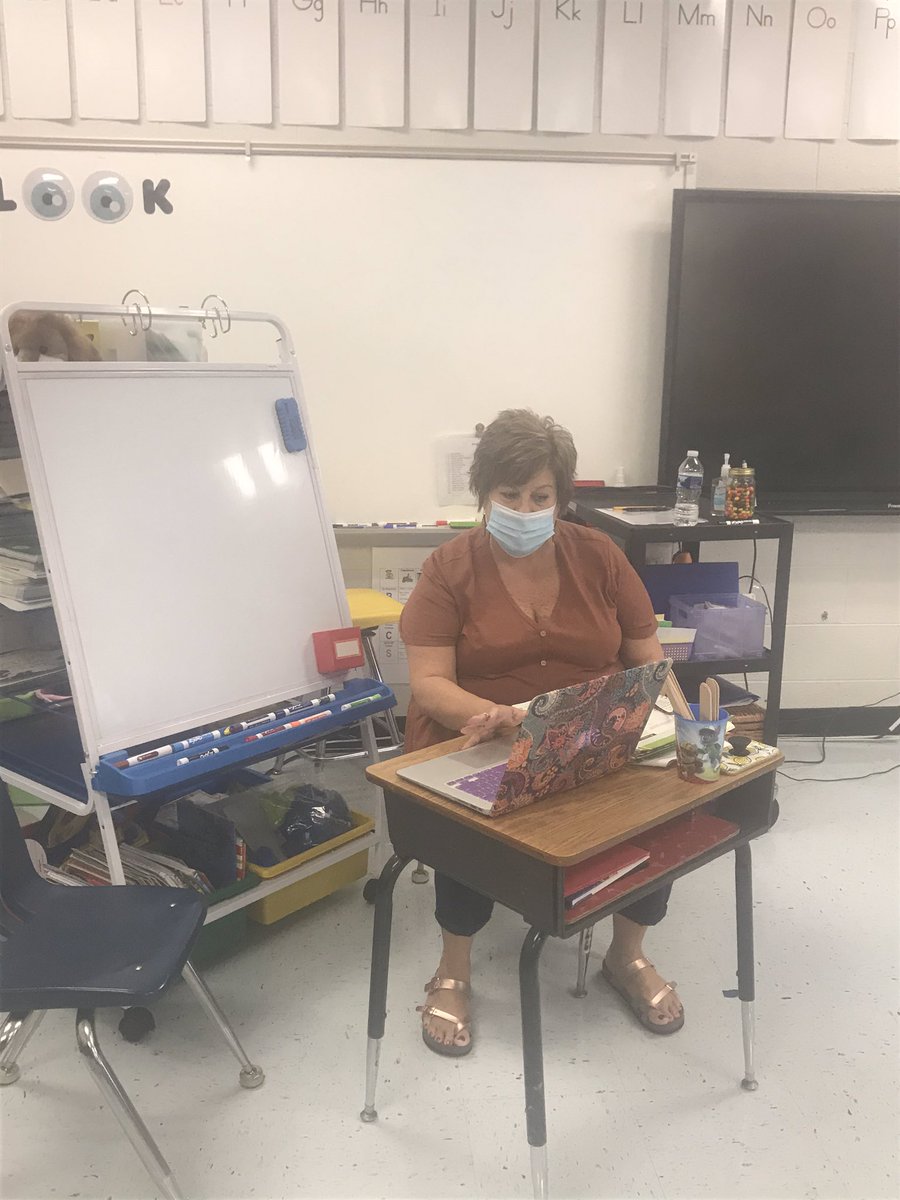 RichAcresElem's tweet photo. We love seeing our students on zoom meetings!  We are so proud of how hard our students are working.  RAE misses our buccaneers!   Mrs. Scott is looking for the grade level that has the most students on their zoom meetings tomorrow!   #buccaneerpride https://t.co/9Kz84eSkOJ
