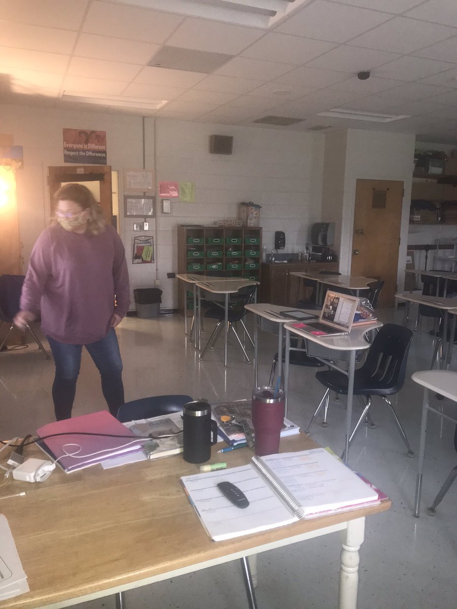 RichAcresElem's tweet photo. We love seeing our students on zoom meetings!  We are so proud of how hard our students are working.  RAE misses our buccaneers!   Mrs. Scott is looking for the grade level that has the most students on their zoom meetings tomorrow!   #buccaneerpride https://t.co/9Kz84eSkOJ