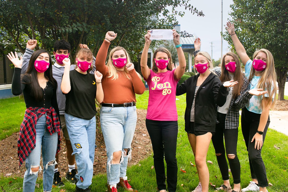 LincolnCharter's tweet photo. Great job to everyone who helped with & donated to Pink Out 2020! Yesterday, some of our students were able to present Susan Sears, of Go Jen Go, with a check for $2,720.87 in honor of our very own Mrs. David, who is currently battling cancer.
#LCSEagles #PinkOut2020 #EaglesSoar https://t.co/899ZRUPMcS