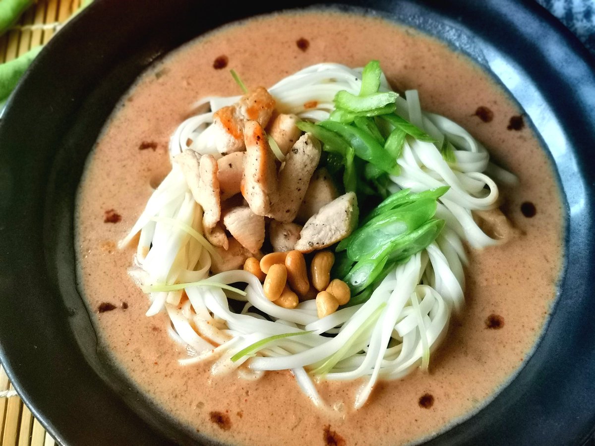 MoldyPan's tweet photo. Sharing me theme cooking. Deconstructed #pancit over tatanmien based sauce with balsamic droplets
#lockdown #food #foodie #foodparade #foodpics #foodgasm #PicOfTheDay #TagsForLikes #lockdown #Eating #pinoy https://t.co/aLQsK24bY0