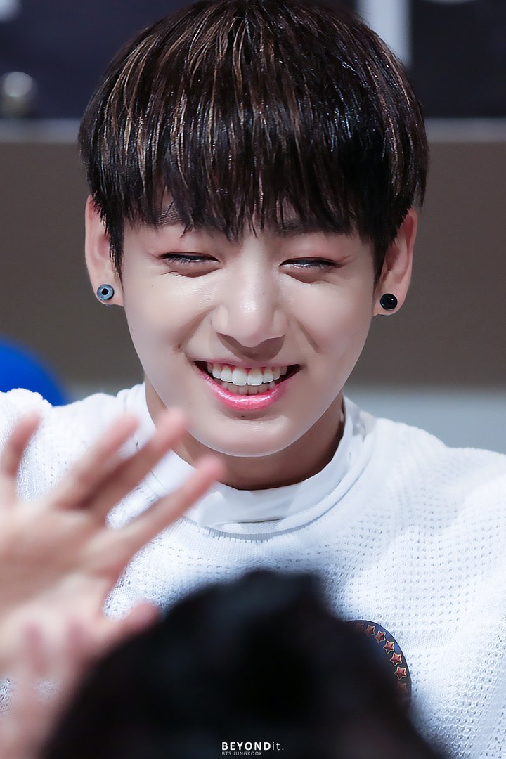 gimbapkuk's tweet photo. one time for                   two times for
the present                     the past https://t.co/MUCtaeFHnv