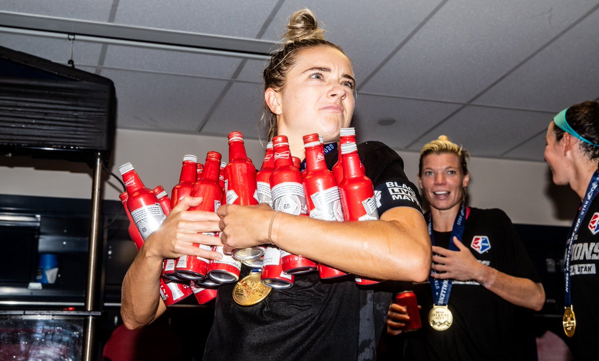 The year 2020 will always be the year of  @KristieMewie for me. And shoutout to the  @HoustonDash for allowing me to capture the postgame scene in Utah.