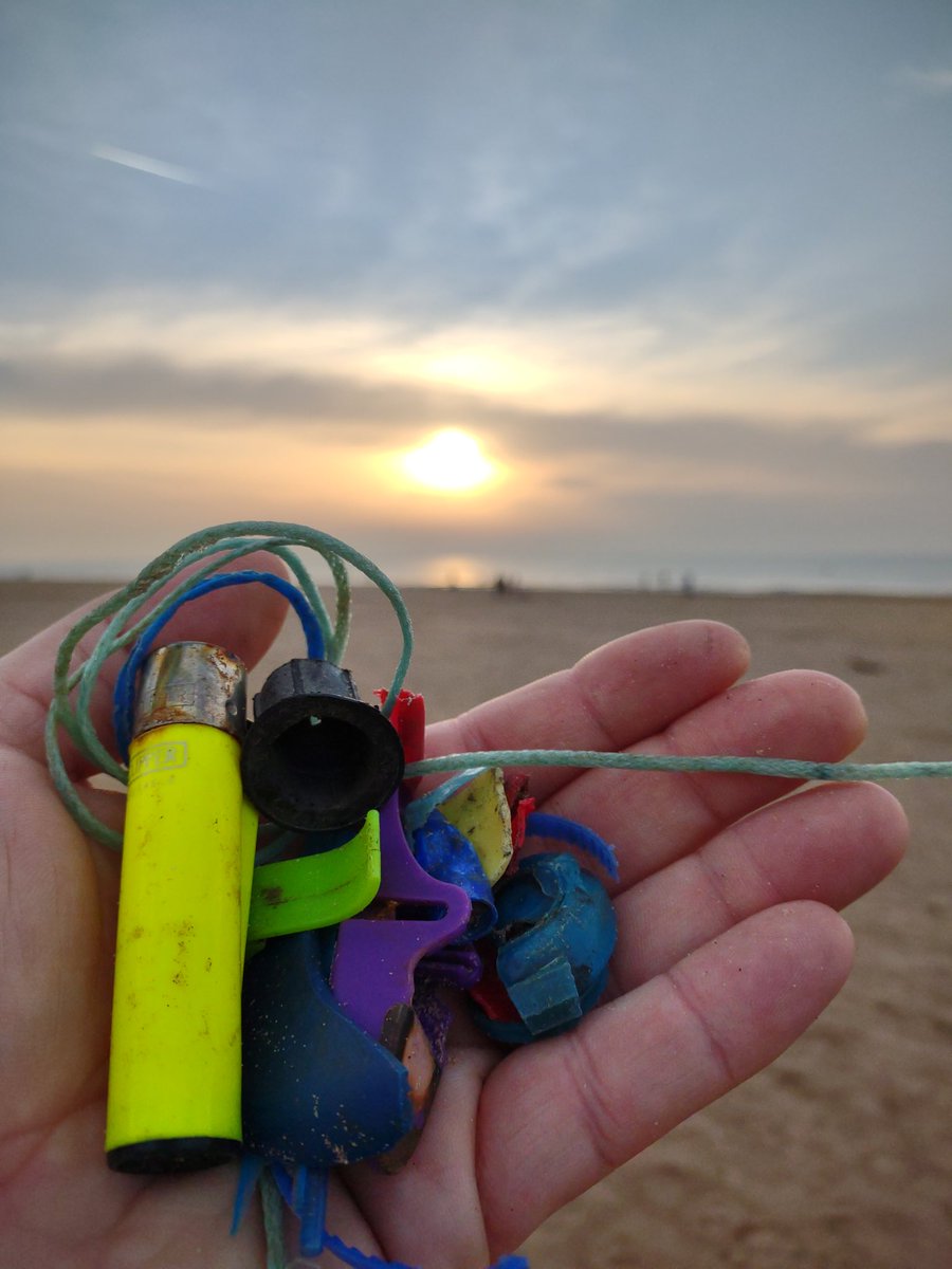MCRGlassworks's tweet photo. #plasticpollution collected. Saved for an experimental art piece. #plasticfree #art #glass #Sustainability #sea #beach #plasticforaging https://t.co/dFInyyE9h5
