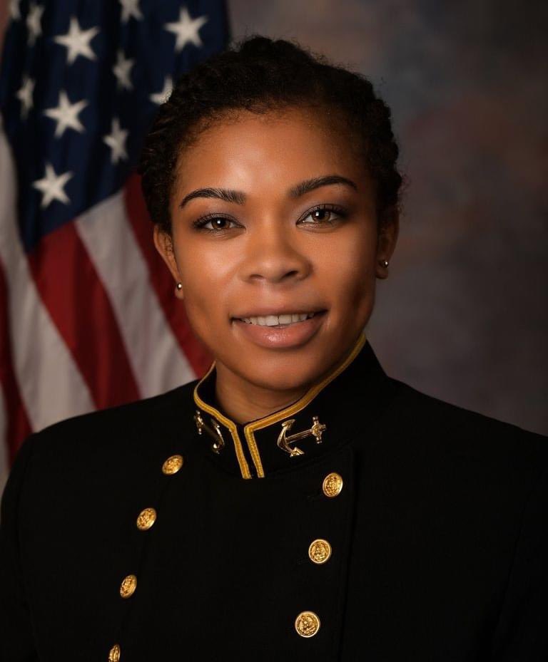“Every day we earn the right to carry the torch that was once lit by the heroes, pioneers, and giants who came before us.” Midshipman 1st Class Sydney Barber will be the first African American woman to serve as brigade commander for the   US Naval Academy! facebook.com/31648931505405…