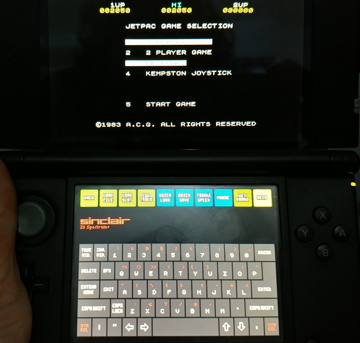 Luju_'s tweet photo. No se me ocurre mejor manera de desempolvar una vieja consola, que revivirla con homebrew.
#sinclair #zxspectrum #ZXDS #RETROGAMING #homebrew https://t.co/cFiL575H3e